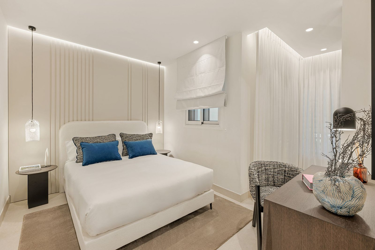 3 Bed, 2 Bath, ApartmentFor Sale, New Golden Mile, Malaga