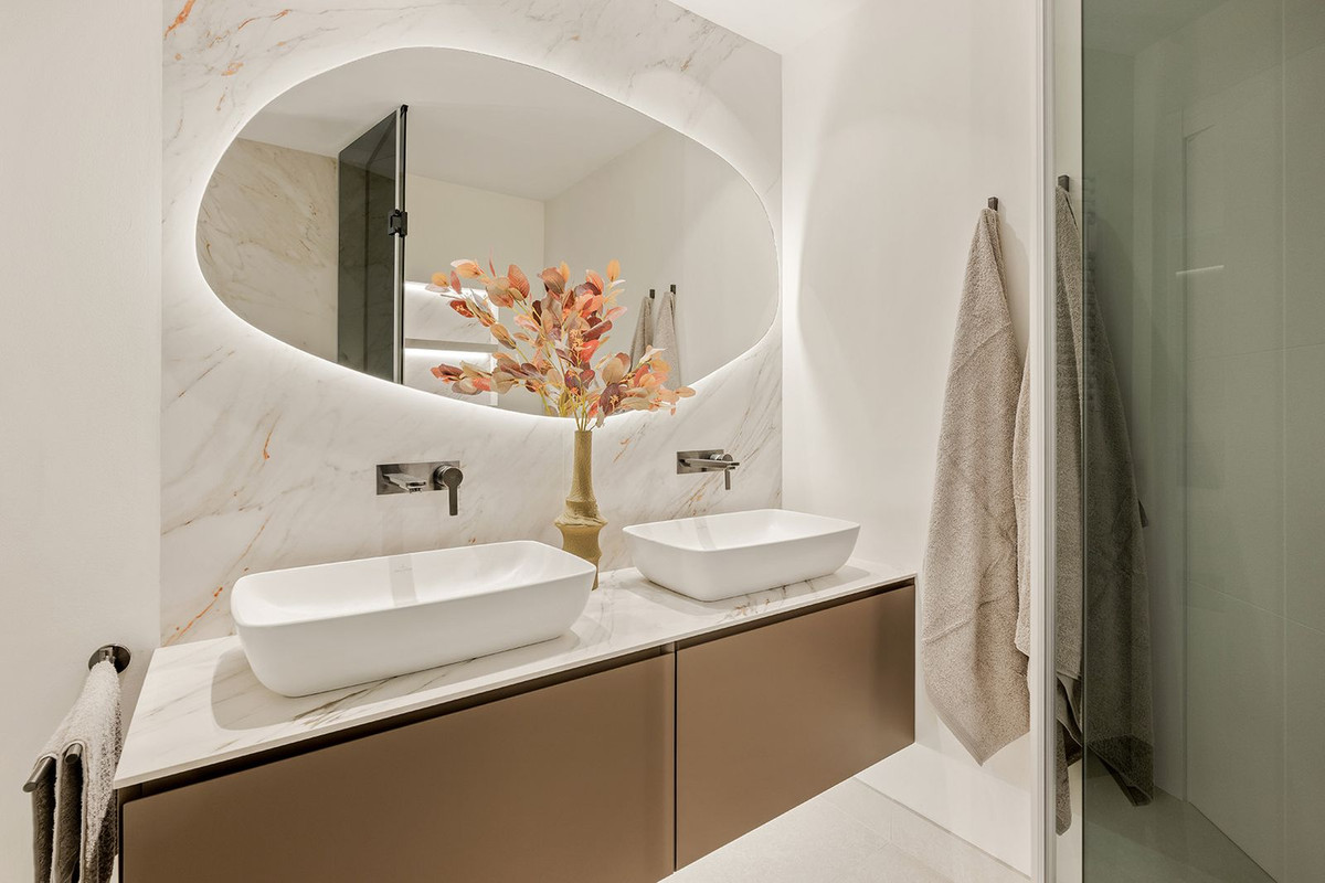 3 Bed, 2 Bath, ApartmentFor Sale, New Golden Mile, Malaga