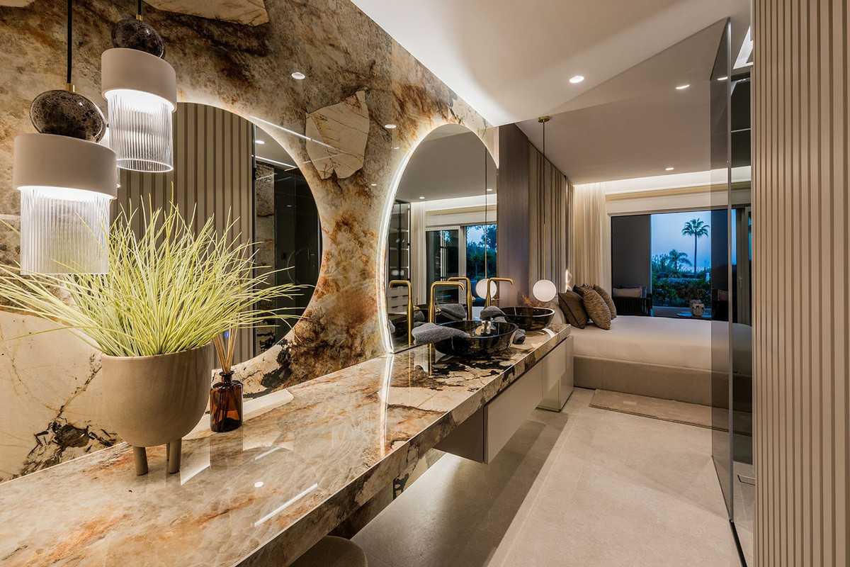 3 Bed, 2 Bath, ApartmentFor Sale, New Golden Mile, Malaga