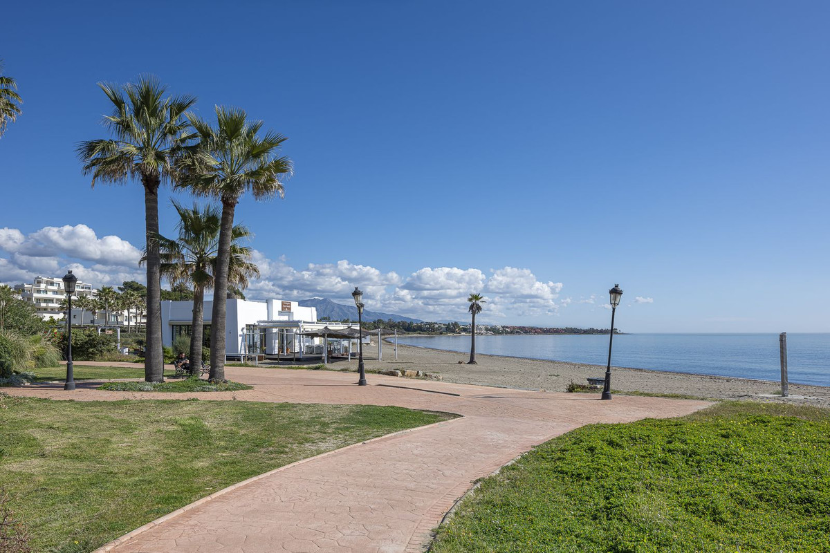3 Bed, 2 Bath, ApartmentFor Sale, New Golden Mile, Malaga