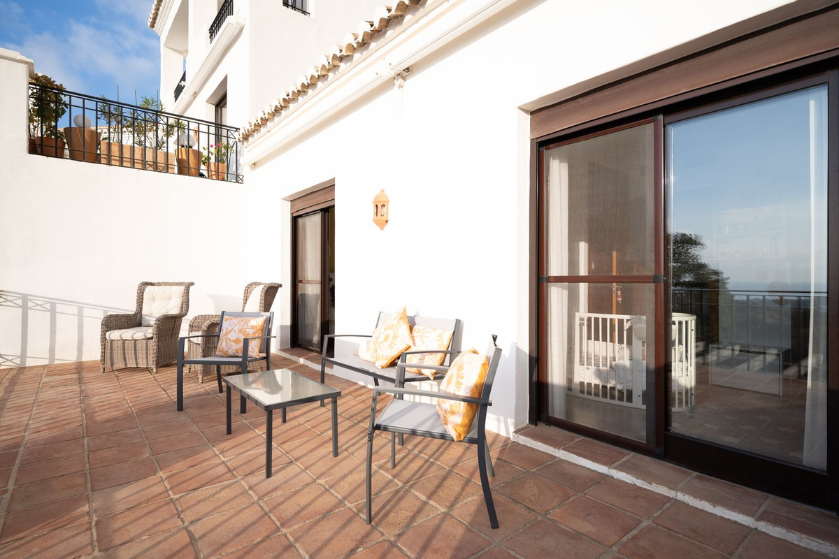 3 Bed, 4 Bath, ApartmentFor Sale, Los Monteros, Malaga