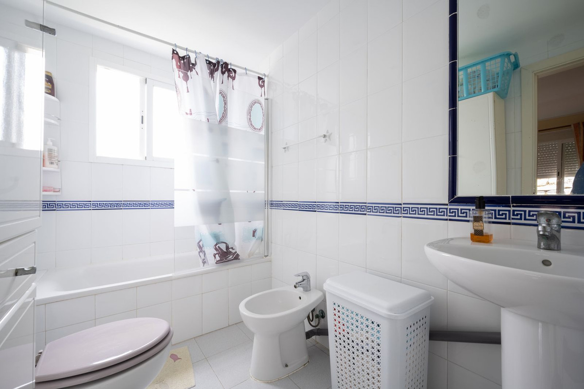 3 Bed, 2 Bath, ApartmentFor Sale, Riviera Del Sol, Malaga