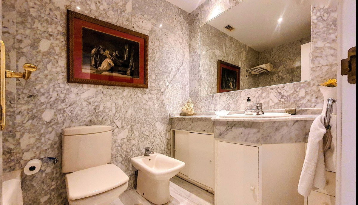 2 Bed, 2 Bath, ApartmentFor Sale, Puerto Banus, Malaga