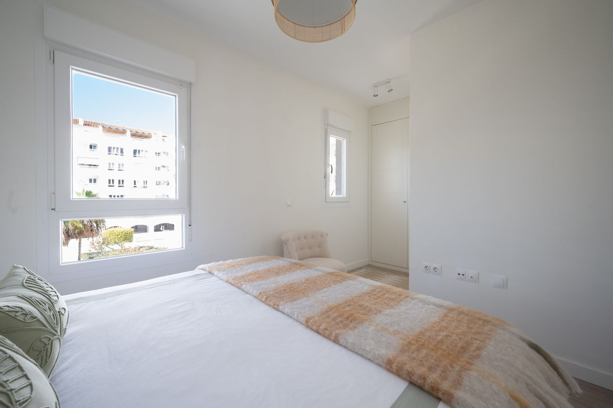 3 Bed, 2 Bath, ApartmentFor Sale, Nueva Andalucia, Malaga