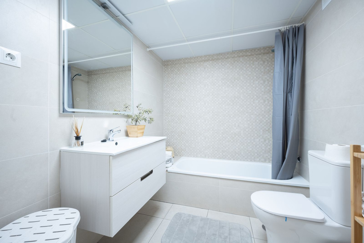 3 Bed, 2 Bath, ApartmentFor Sale, Nueva Andalucia, Malaga