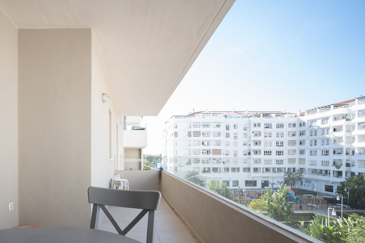 3 Bed, 2 Bath, ApartmentFor Sale, Nueva Andalucia, Malaga