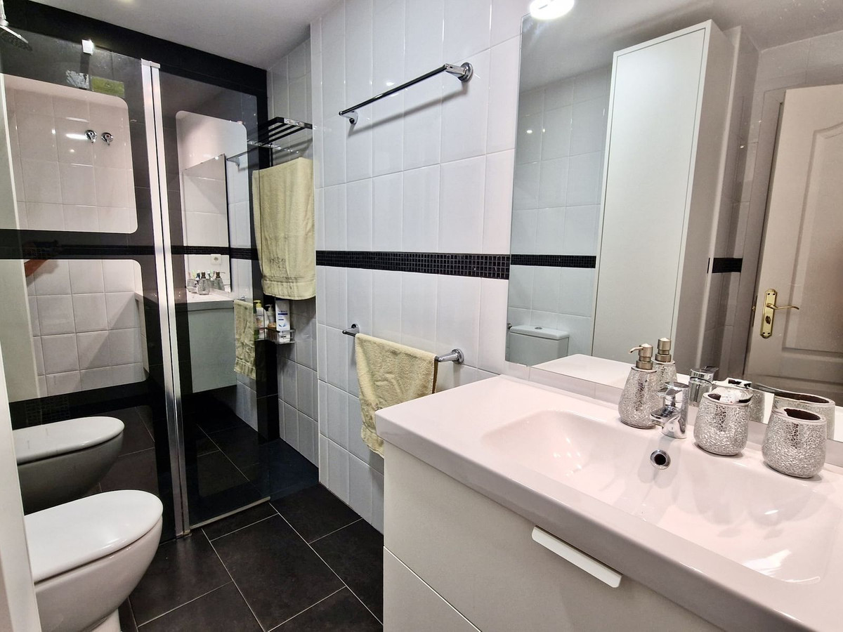 3 Bed, 2 Bath, ApartmentFor Sale, Riviera Del Sol, Malaga