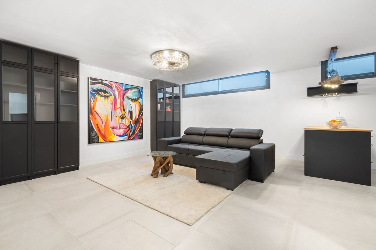 3 Bed, 2 Bath, ApartmentFor Sale, Cabopino, Malaga