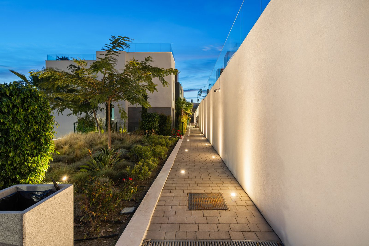 3 Bed, 2 Bath, ApartmentFor Sale, Cabopino, Malaga