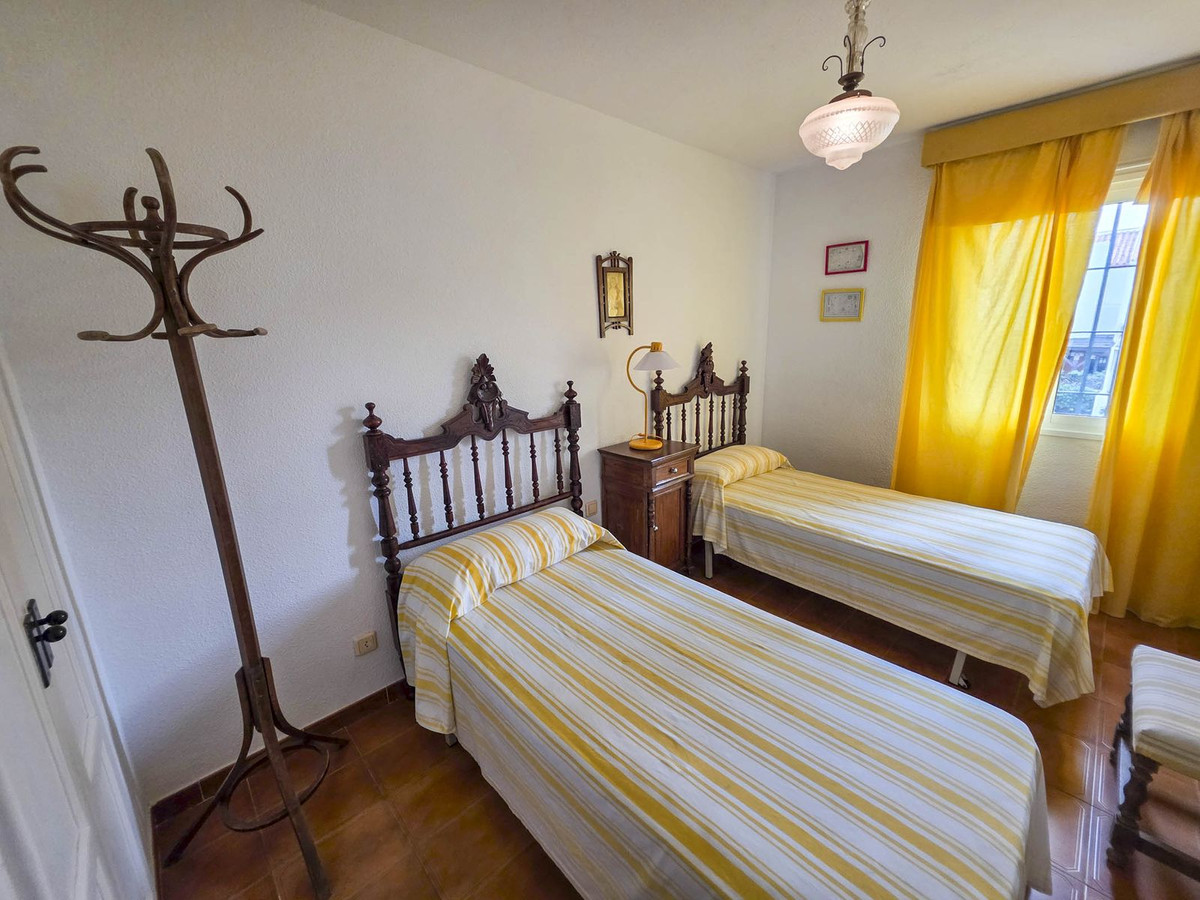 5 Bed, 4 Bath, HouseFor Sale, Casares Playa, Malaga