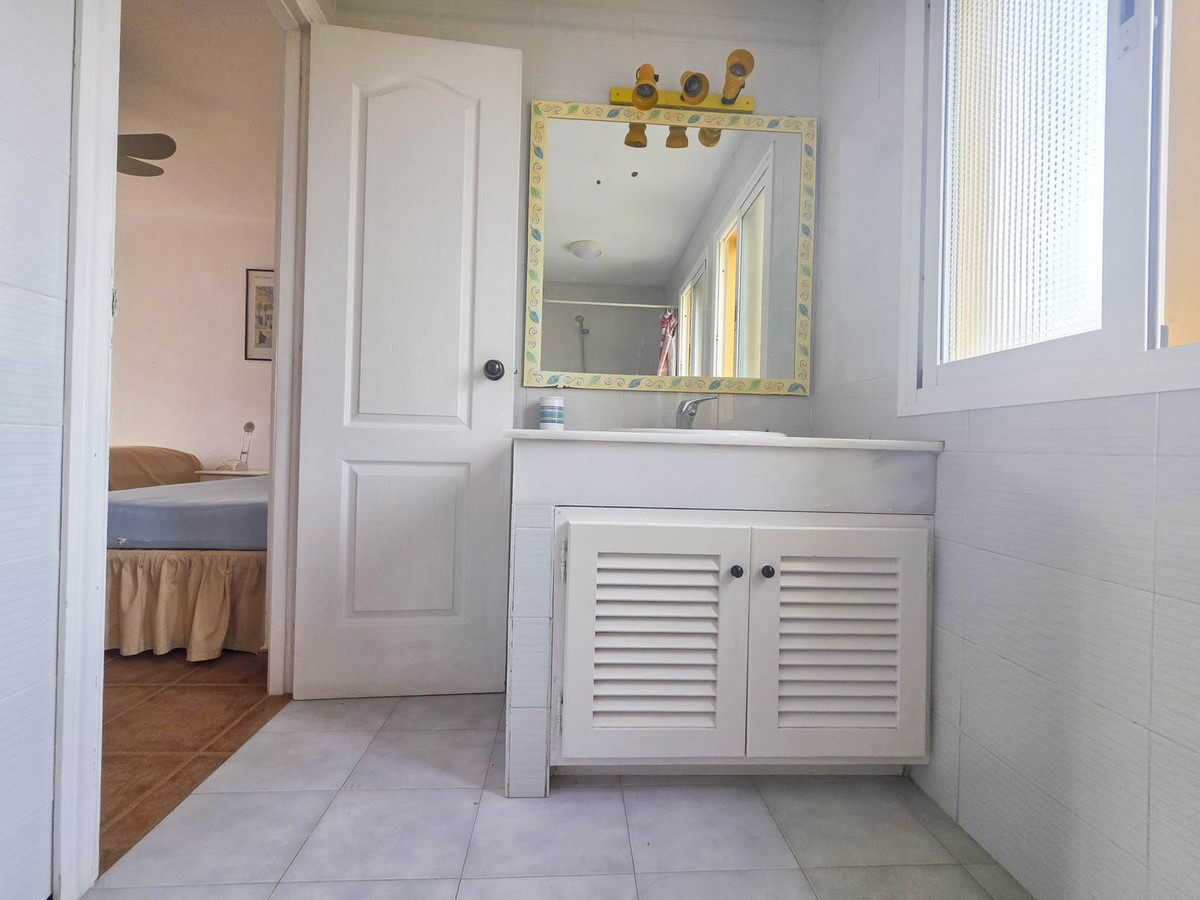 5 Bed, 4 Bath, HouseFor Sale, Casares Playa, Malaga