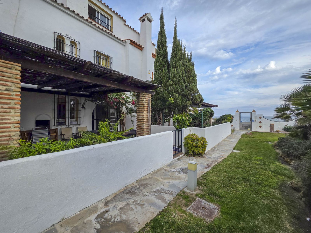 5 Bed, 4 Bath, HouseFor Sale, Casares Playa, Malaga