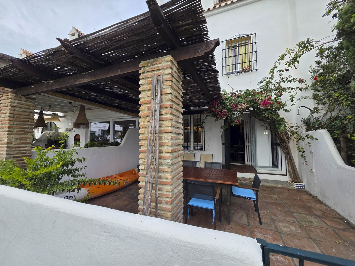 5 Bed, 4 Bath, HouseFor Sale, Casares Playa, Malaga