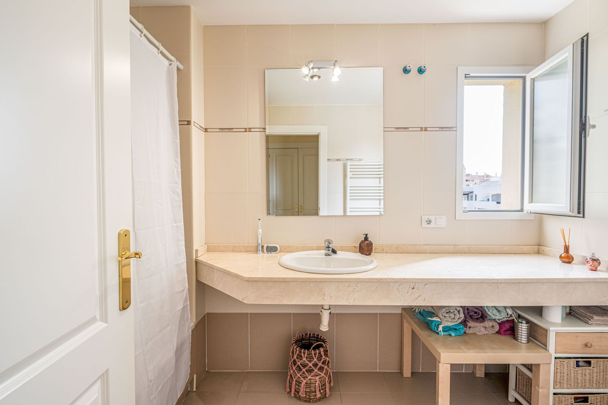 2 Bed, 2 Bath, ApartmentFor Sale, La Duquesa, Malaga