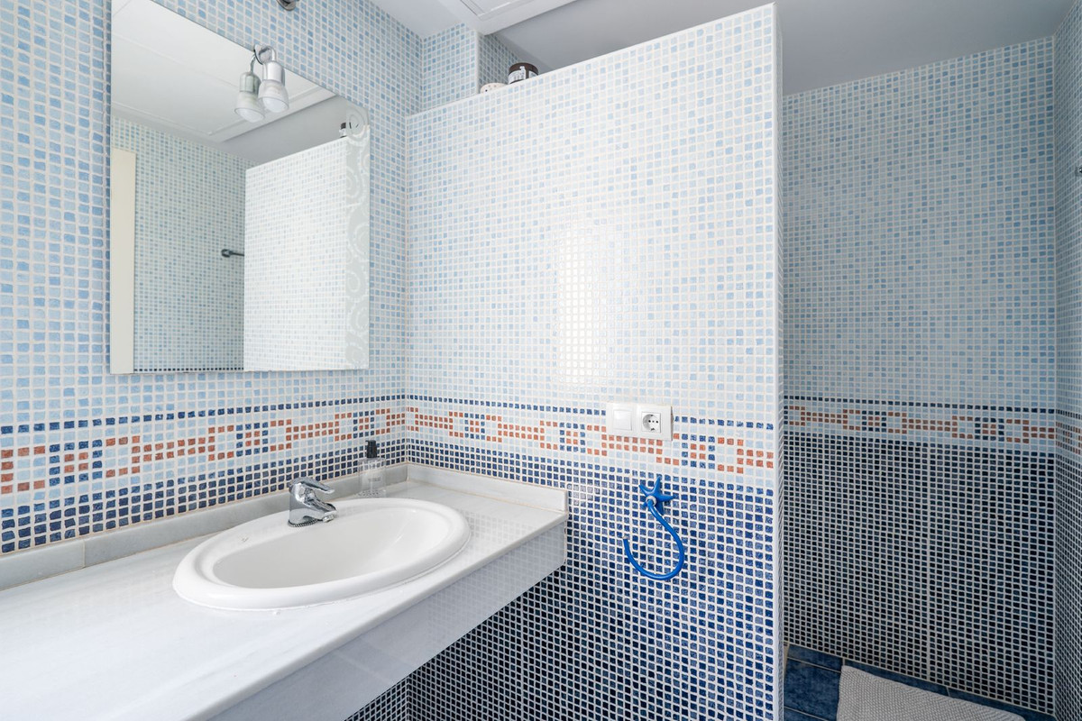 2 Bed, 2 Bath, ApartmentFor Sale, La Duquesa, Malaga