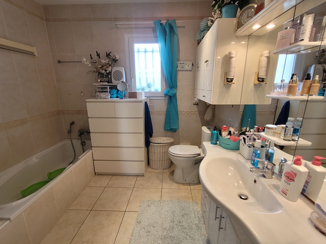 4 Bed, 2 Bath, HouseFor Sale, Autignac, Herault, Languedoc-Roussillon, 34480