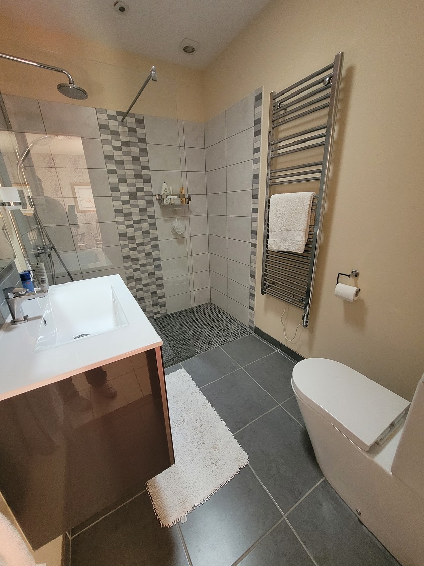 4 Bed, 2 Bath, HouseFor Sale, Magalas, Herault, Languedoc-Roussillon, 34480