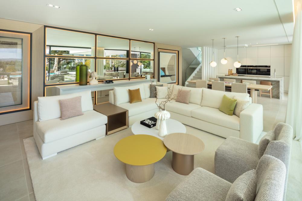 5 Bed, 4 Bath, HouseFor Sale, Nueva Andalucia, Malaga