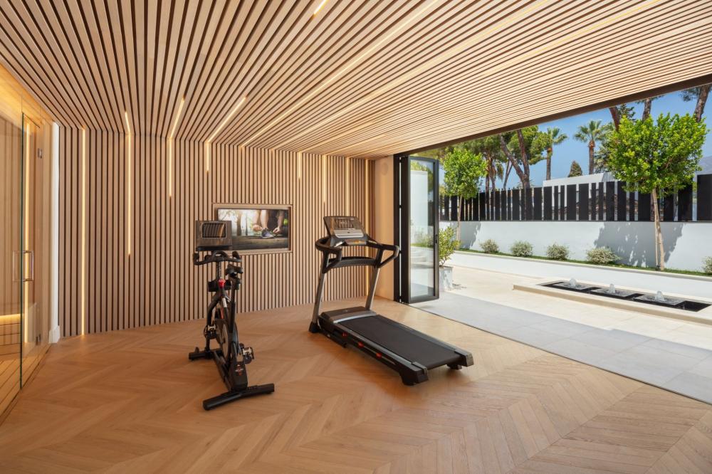 5 Bed, 5 Bath, HouseFor Sale, Nueva Andalucia, Malaga