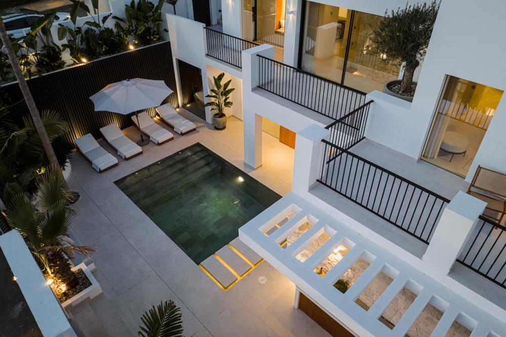 4 Bed, 4 Bath, HouseFor Sale, Nueva Andalucia, Malaga