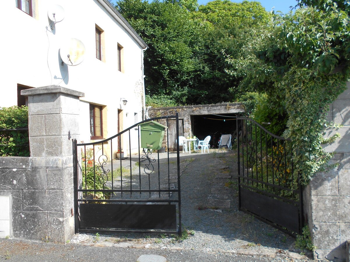 3 Bed, 1 Bath, HouseFor Sale, Pays-de-la-Loire, 53700