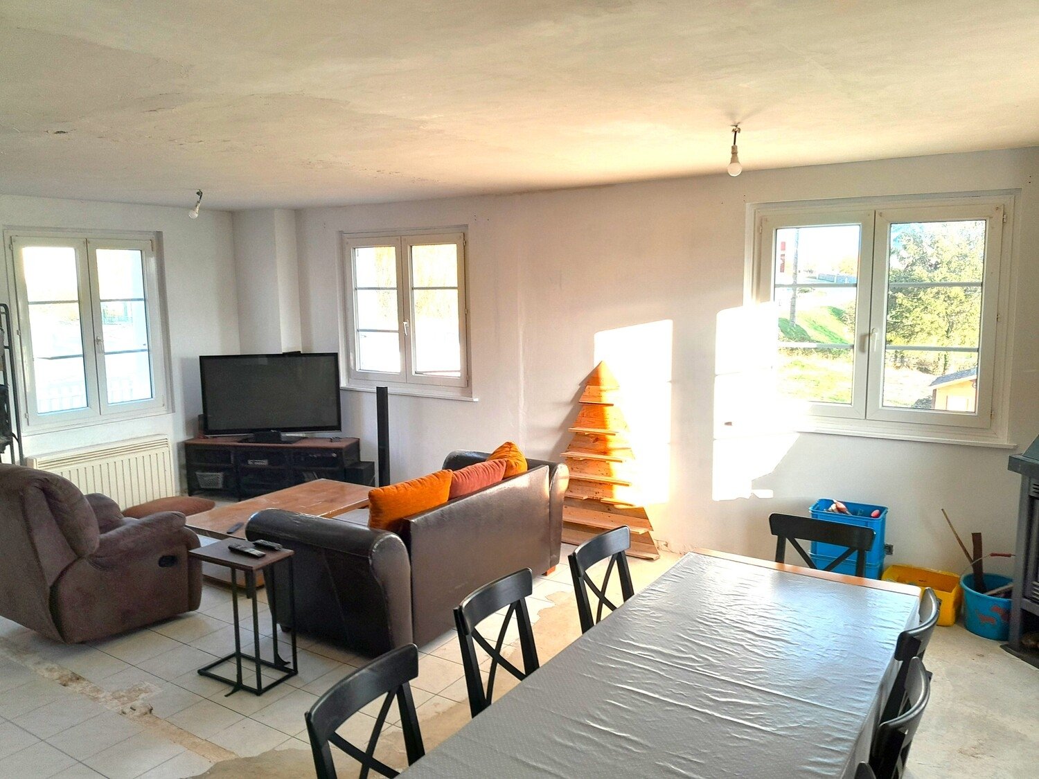 3 Bed, 1.5 Bath, HouseFor Sale, Neuilly-le-Vendin, Pays-de-la-Loire, 53250