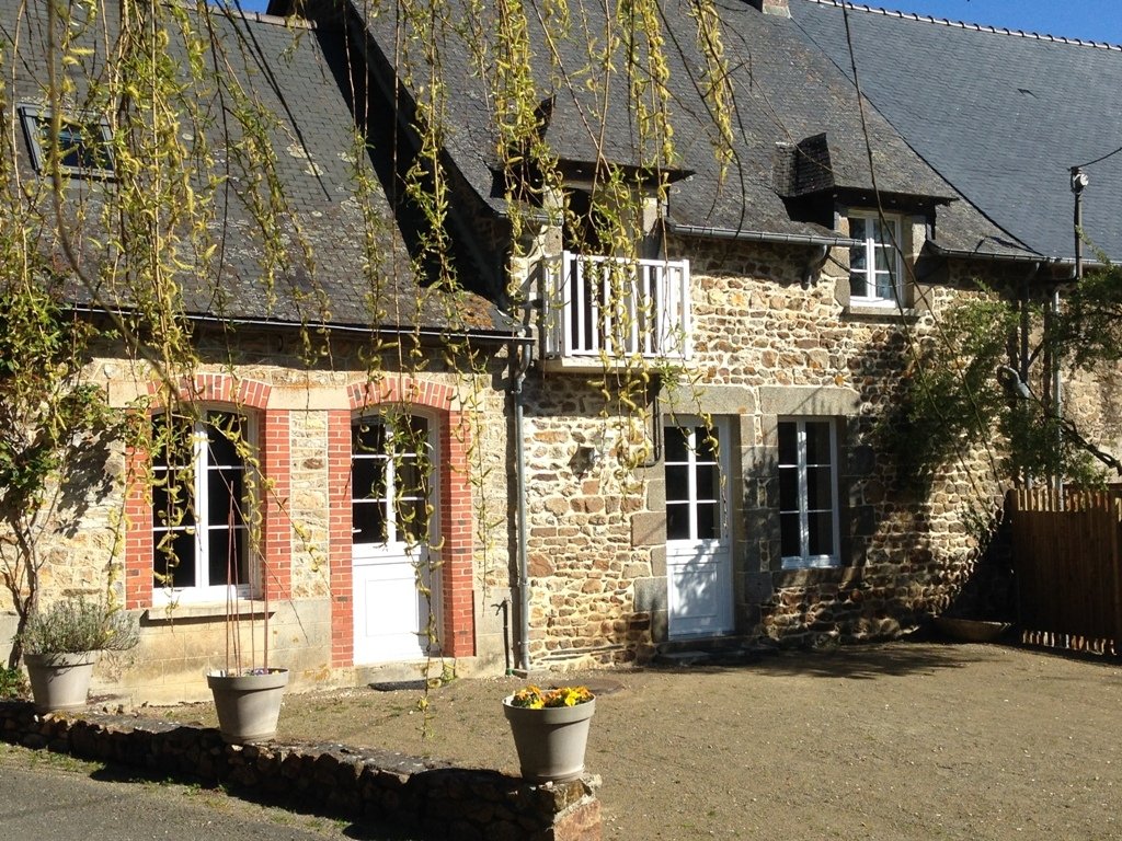 3 Bed, 2 Bath, HouseFor Sale, Gesvres, Pays-de-la-Loire, 53370