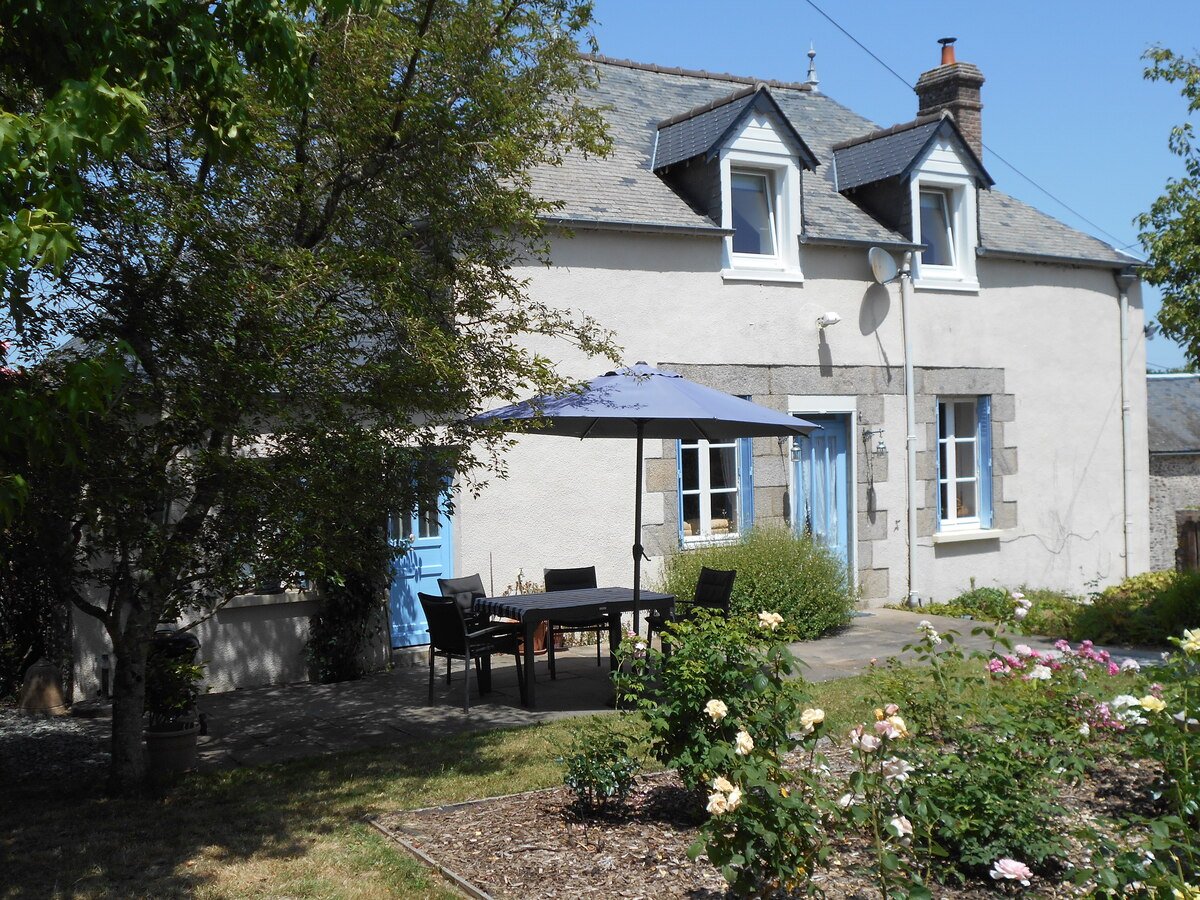 3 Bed, 2 Bath, HouseFor Sale, Saint-Aignan-de-Couptrain, Pays-de-la-Loire, 53250