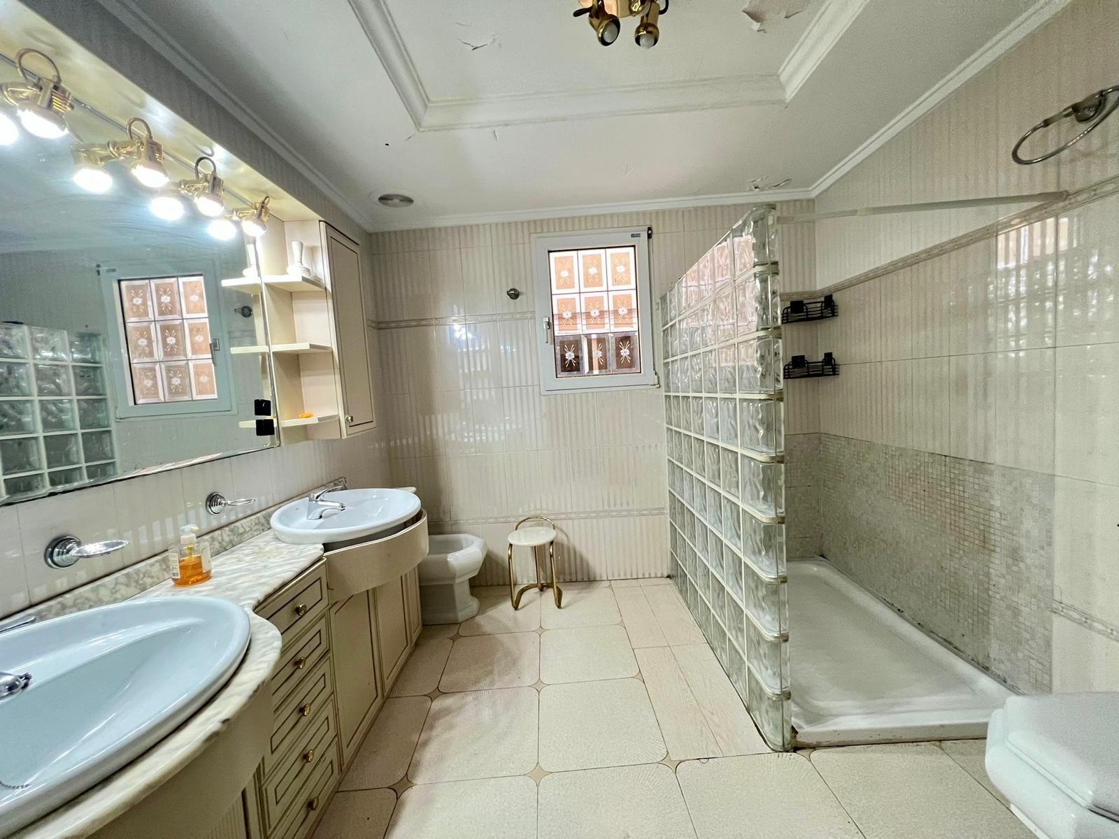 4 Bed, 2 Bath, ApartmentFor Sale, Torrevieja, Alicante