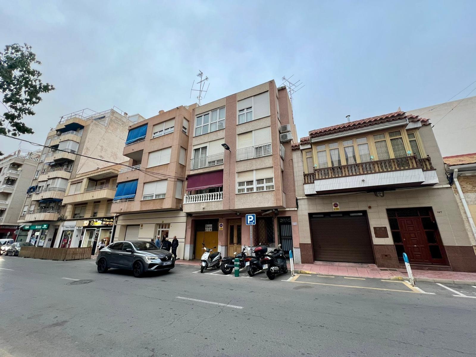 4 Bed, 2 Bath, ApartmentFor Sale, Torrevieja, Alicante