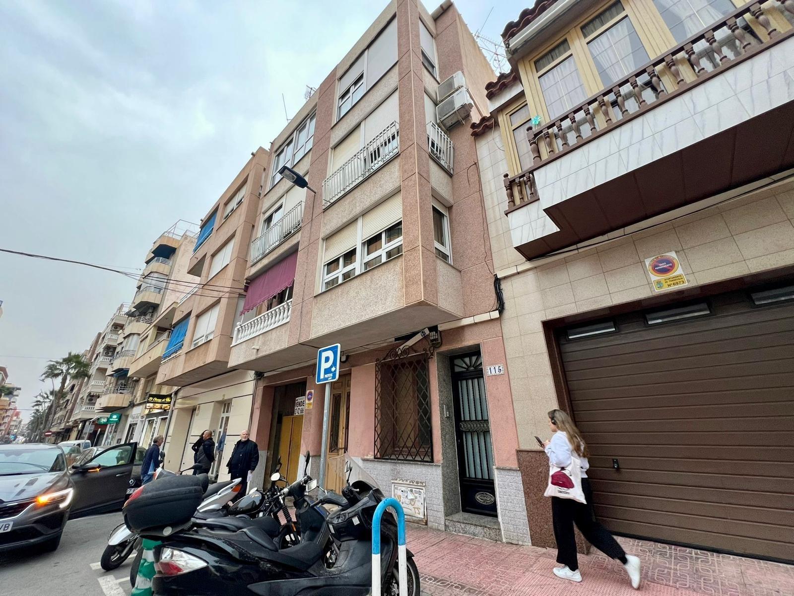 4 Bed, 2 Bath, ApartmentFor Sale, Torrevieja, Alicante