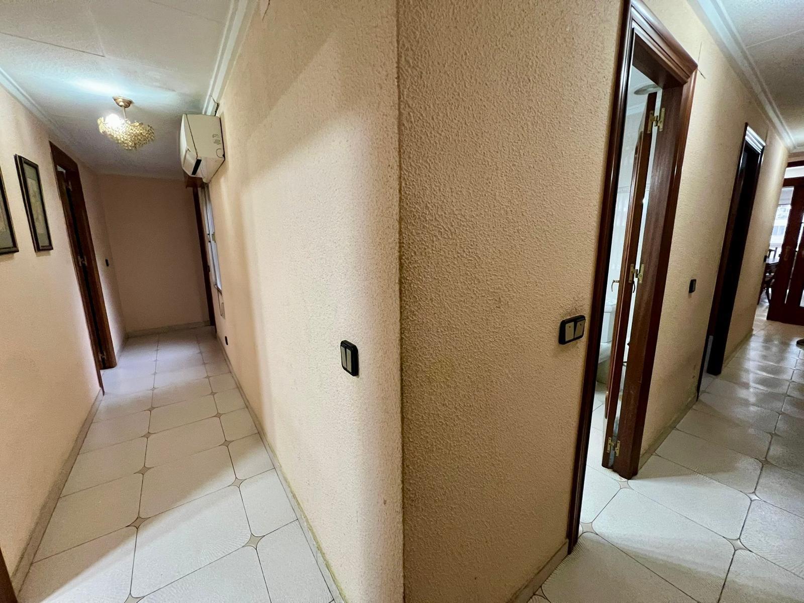 4 Bed, 2 Bath, ApartmentFor Sale, Torrevieja, Alicante