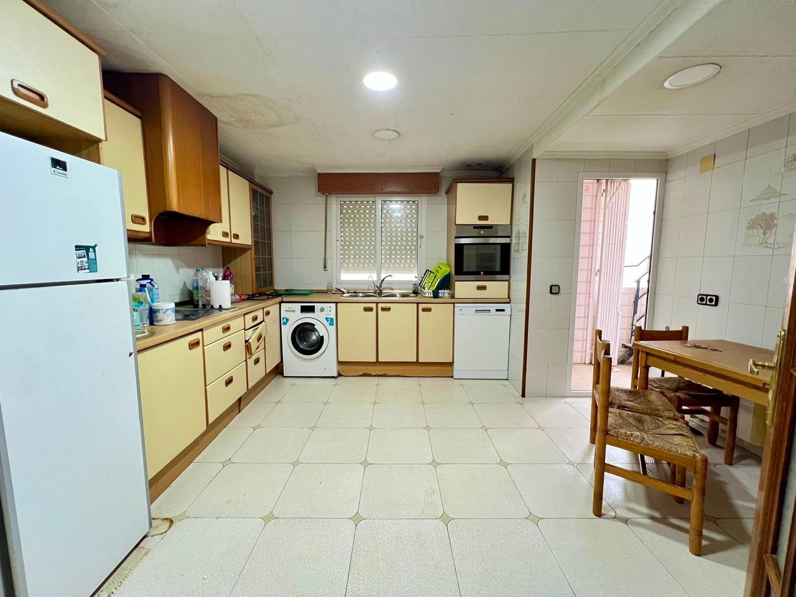 4 Bed, 2 Bath, ApartmentFor Sale, Torrevieja, Alicante
