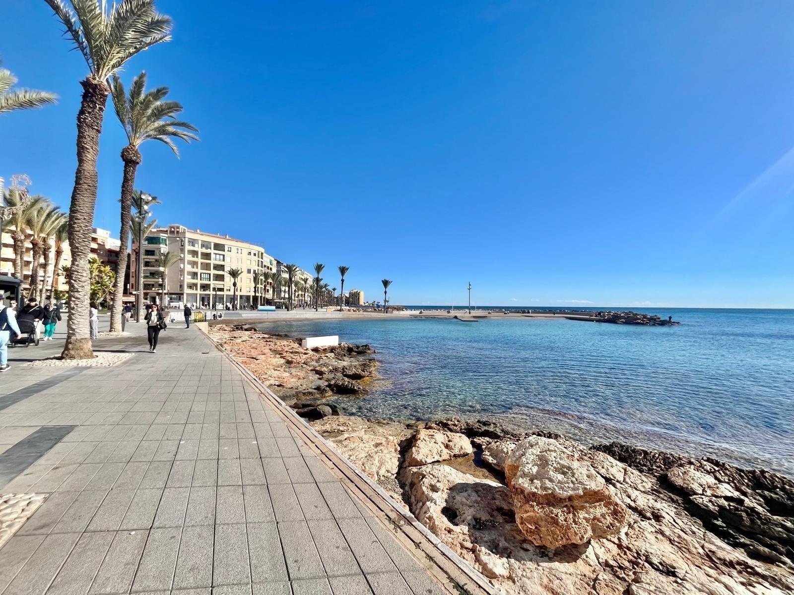 4 Bed, 2 Bath, ApartmentFor Sale, Torrevieja, Alicante