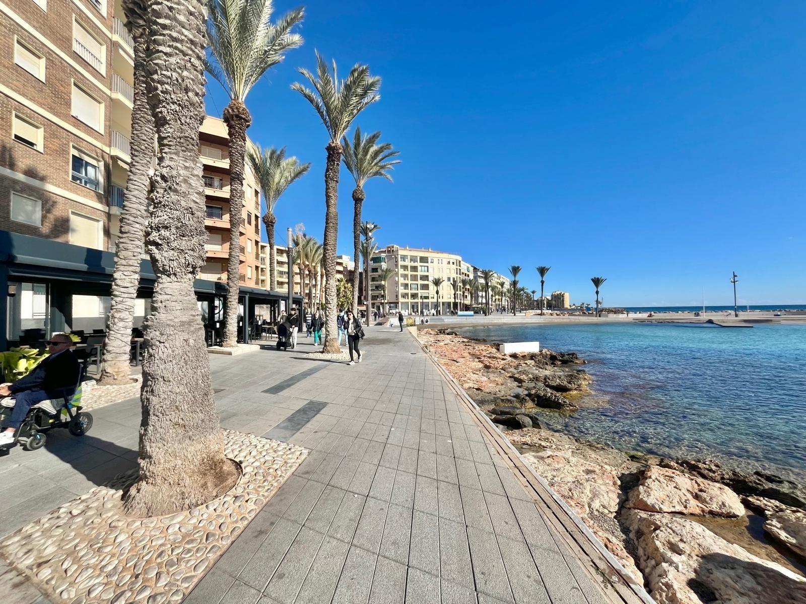 4 Bed, 2 Bath, ApartmentFor Sale, Torrevieja, Alicante