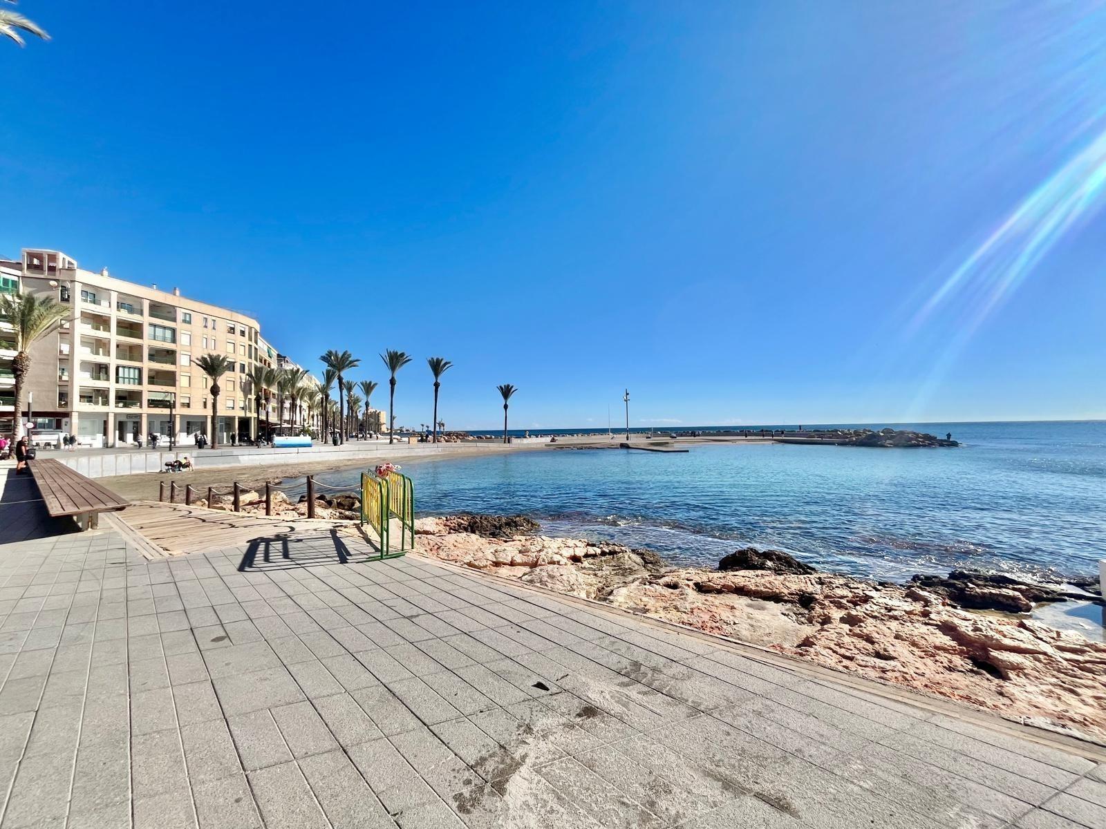 4 Bed, 2 Bath, ApartmentFor Sale, Torrevieja, Alicante