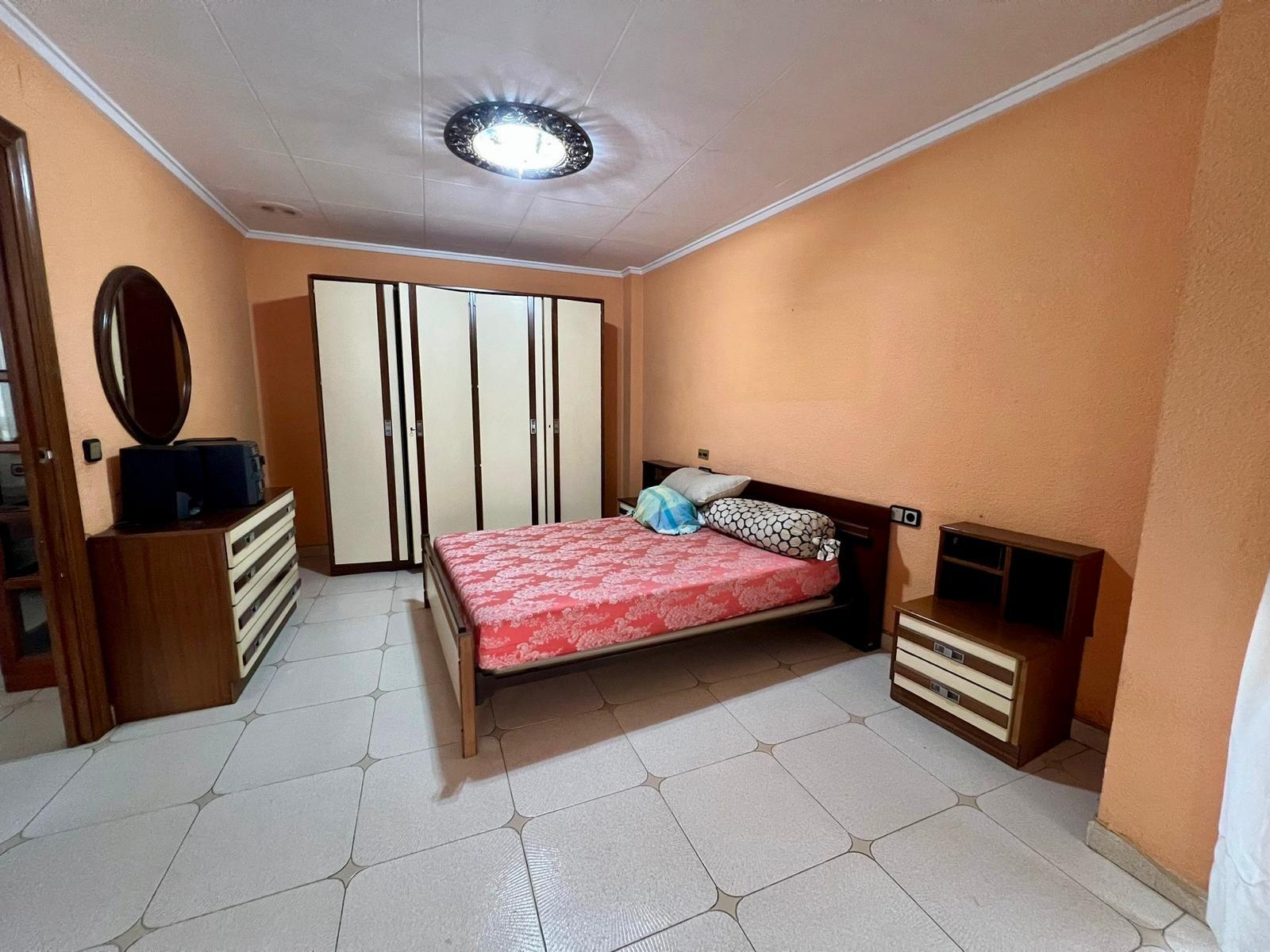 4 Bed, 2 Bath, ApartmentFor Sale, Torrevieja, Alicante