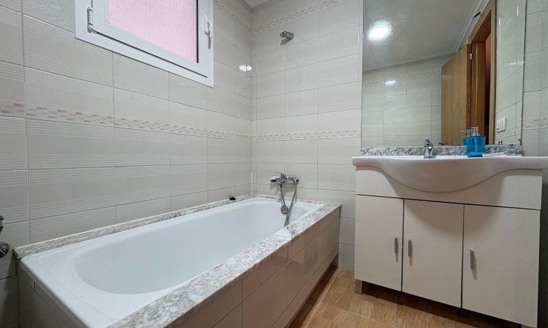 2 Bed, 1 Bath, ApartmentFor Sale, Torrevieja, Alicante