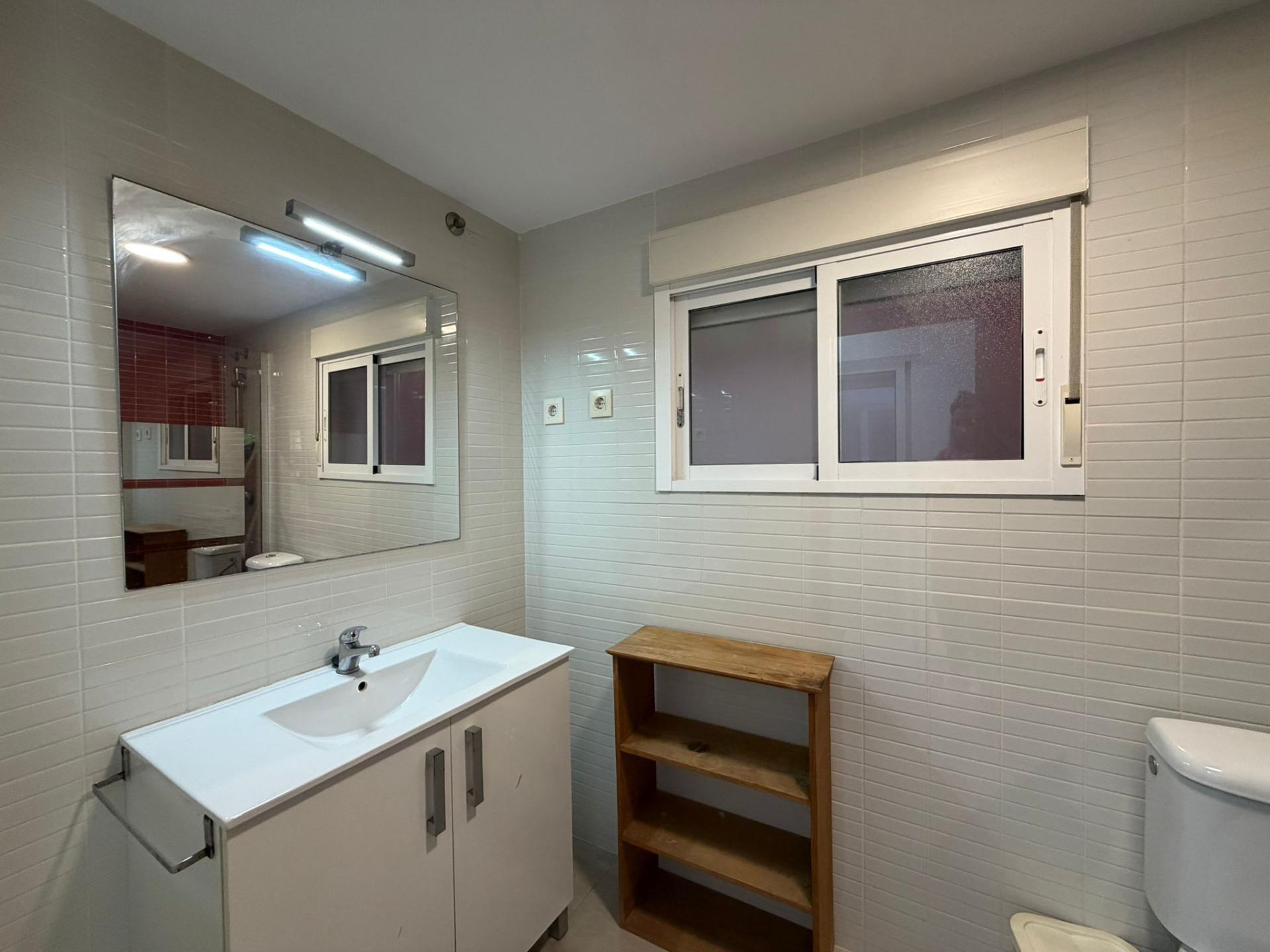 4 Bed, 2 Bath, ApartmentFor Sale, Torrevieja, Alicante