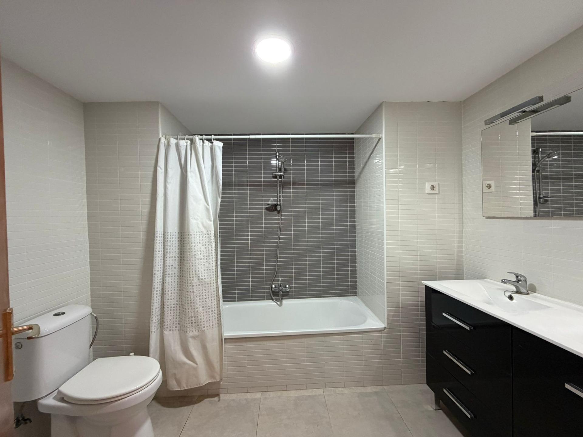 4 Bed, 2 Bath, ApartmentFor Sale, Torrevieja, Alicante