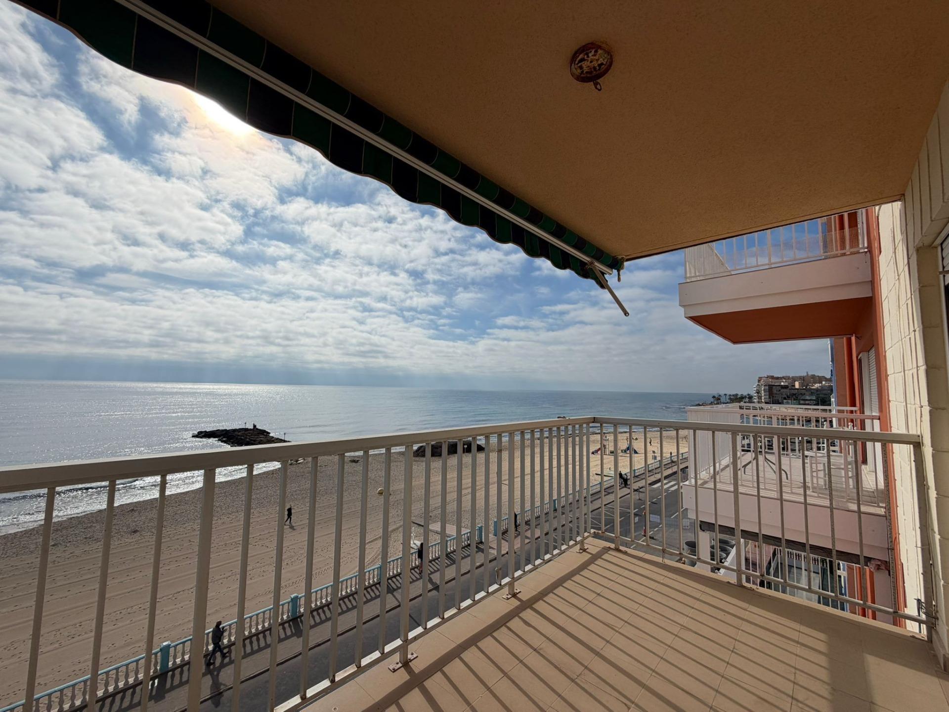 4 Bed, 2 Bath, ApartmentFor Sale, Torrevieja, Alicante