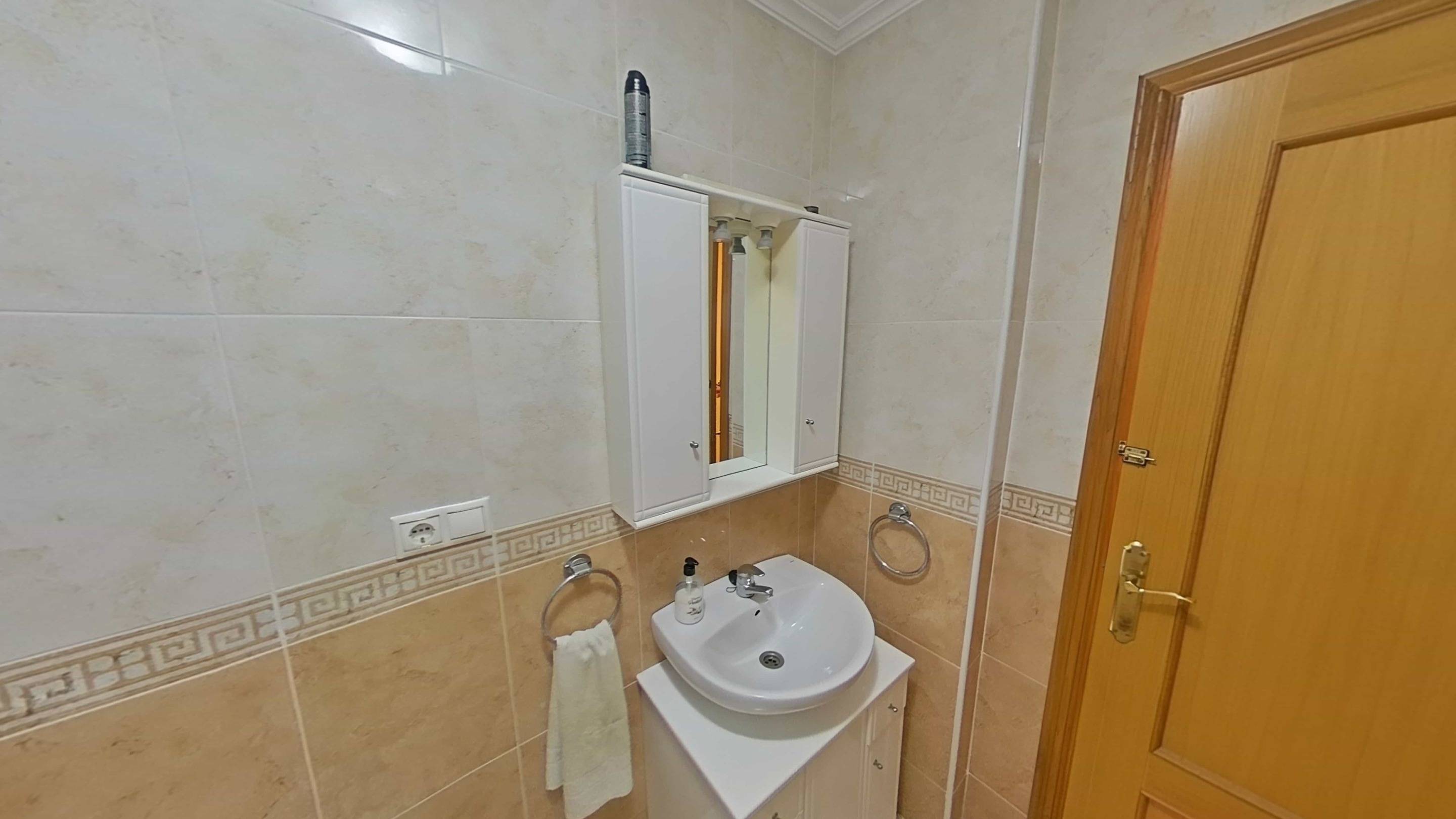 4 Bed, 2 Bath, ApartmentFor Sale, Torrevieja, Alicante