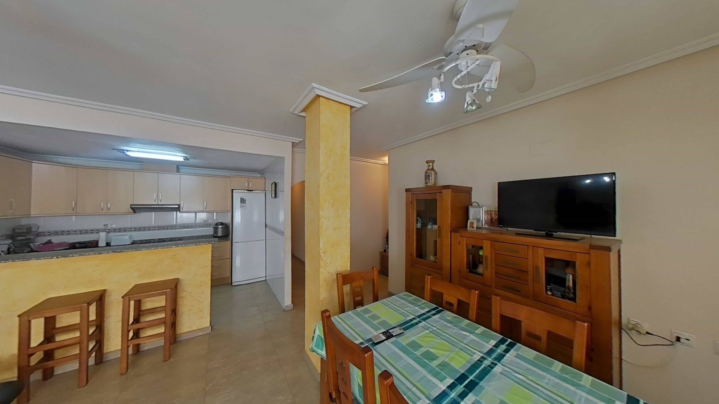 4 Bed, 2 Bath, ApartmentFor Sale, Torrevieja, Alicante