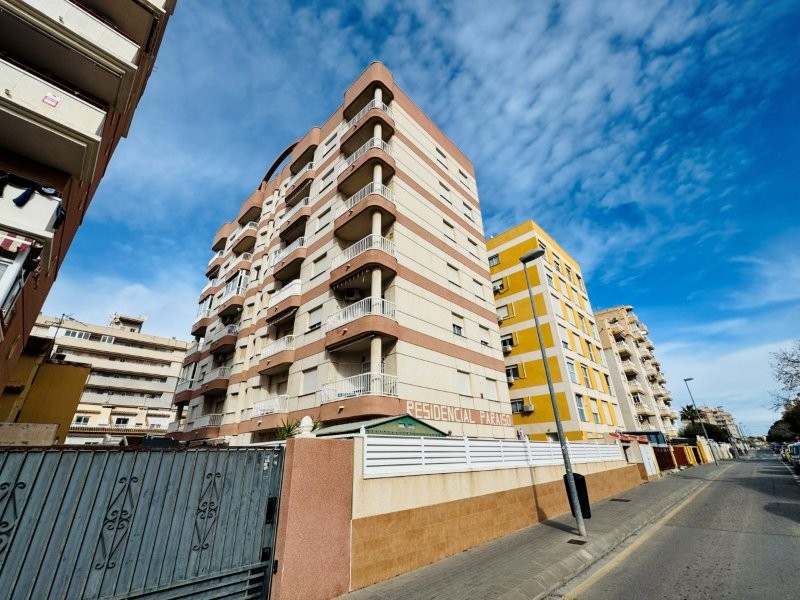 2 Bed, 1 Bath, ApartmentFor Sale, Torrevieja, Alicante