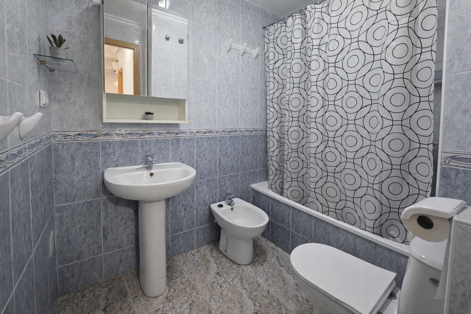 2 Bed, 1 Bath, ApartmentFor Sale, Torrevieja, Alicante