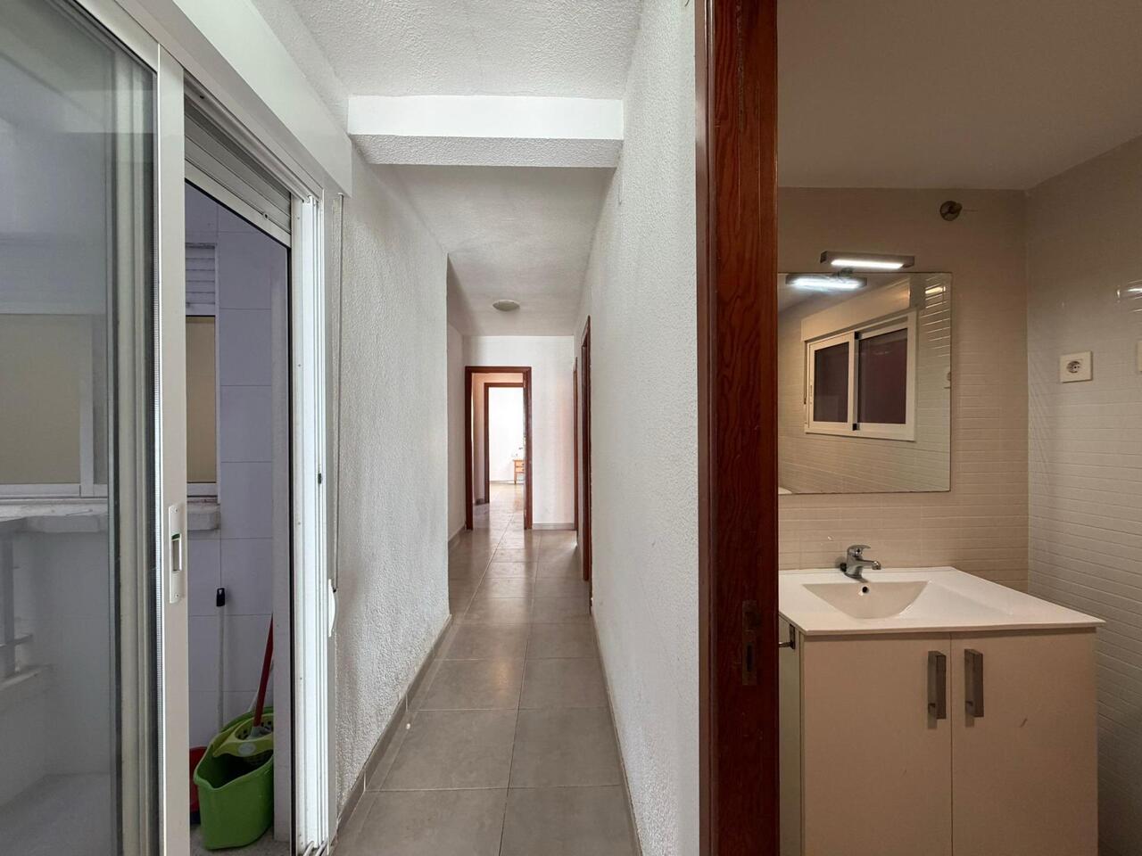 4 Bed, 2 Bath, ApartmentFor Sale, Torrevieja, Alicante