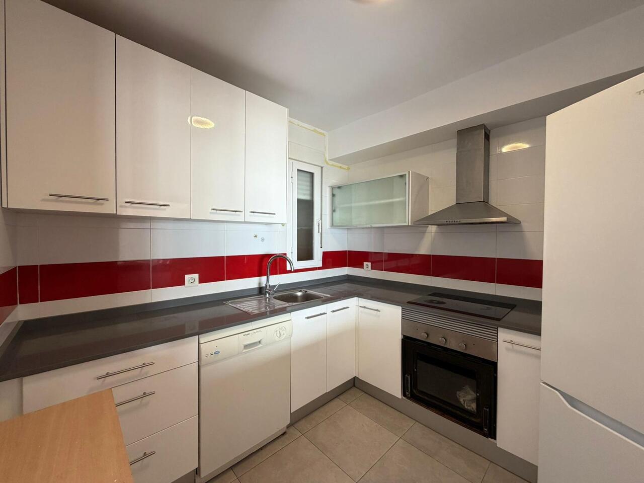 4 Bed, 2 Bath, ApartmentFor Sale, Torrevieja, Alicante