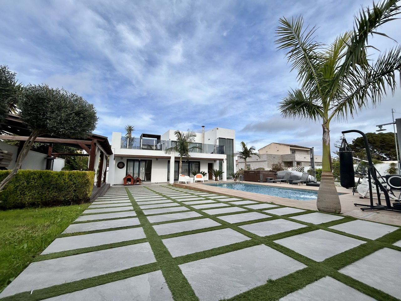 3 Bed, 4 Bath, HouseFor Sale, Los Balcones, Alicante