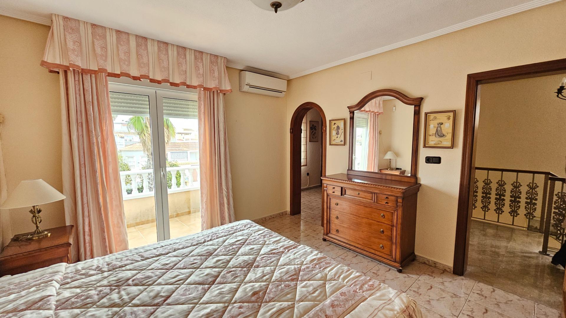 3 Bed, 3 Bath, HouseFor Sale, Torrevieja, Alicante