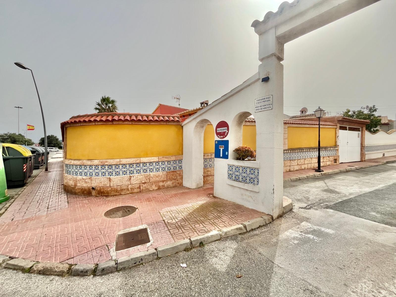 2 Bed, 1 Bath, HouseFor Sale, Torrevieja, Alicante